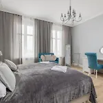 Apartamento Stylish With River View And Desk For Remote Work In By Renters Estetino