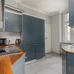 Stylish With River View And Desk For Remote Work In By Renters Apartamento