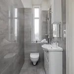 Apartamento Stylish With River View And Desk For Remote Work In By Renters *