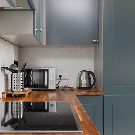 Apartamento Stylish With River View And Desk For Remote Work In By Renters *
