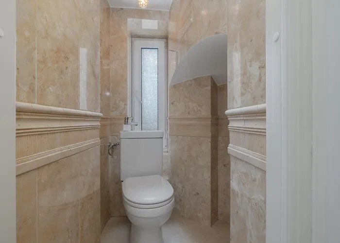 Appartement Stylish With River View And Desk For Remote Work In By Renters *