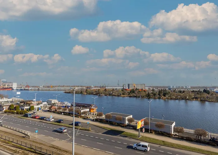 Stylish With River View And Desk For Remote Work In By Renters Appartement Szczecin