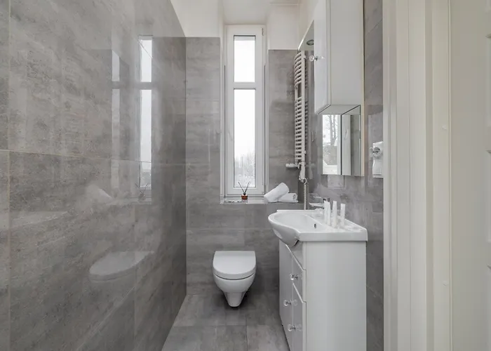 Appartement Stylish With River View And Desk For Remote Work In By Renters *